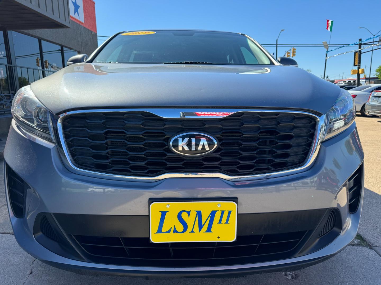 2019 SILVER KIA SORENTO LX; L (5XYPG4A30KG) , located at 5900 E. Lancaster Ave., Fort Worth, TX, 76112, (817) 457-5456, 0.000000, 0.000000 - Photo#1